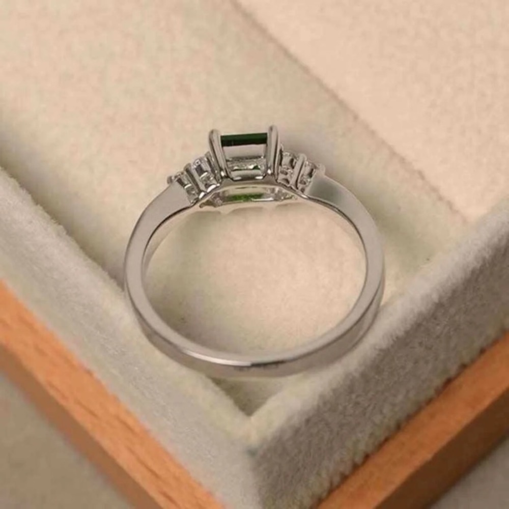 Emerald Ring - Picture 4 of 4